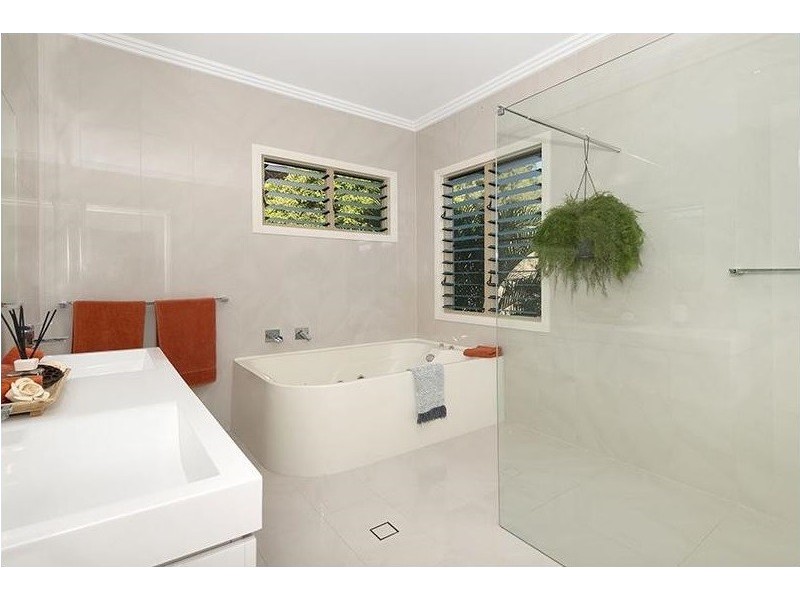 20 The Point, Castle Hill QLD 4810