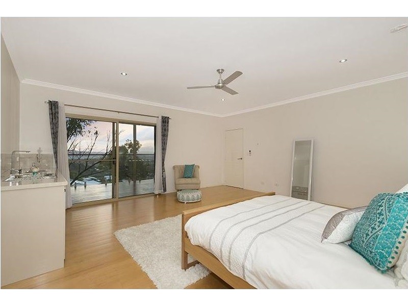 20 The Point, Castle Hill QLD 4810