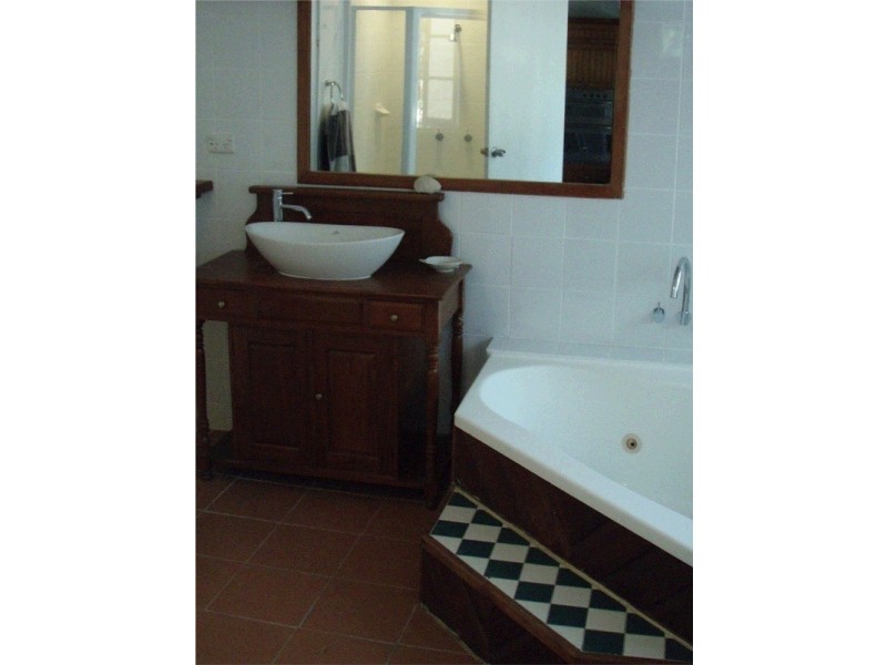 40 Barton Street, Nelly Bay QLD 4819