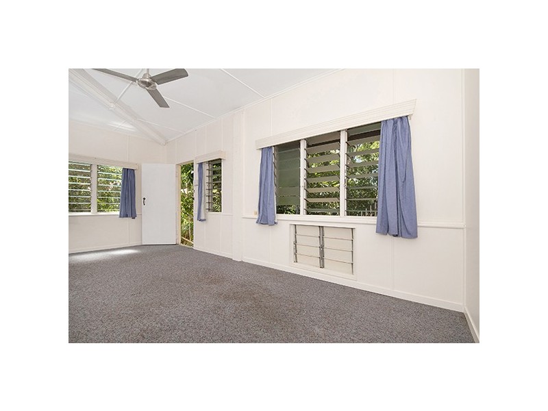 17 McCabe Crescent, Arcadia, Magnetic Island QLD 4819