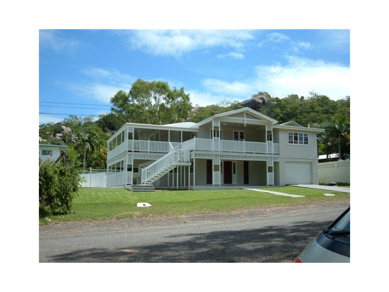 14 Yule St – Island Life House from $300 p/n, Magnetic Island QLD 4819