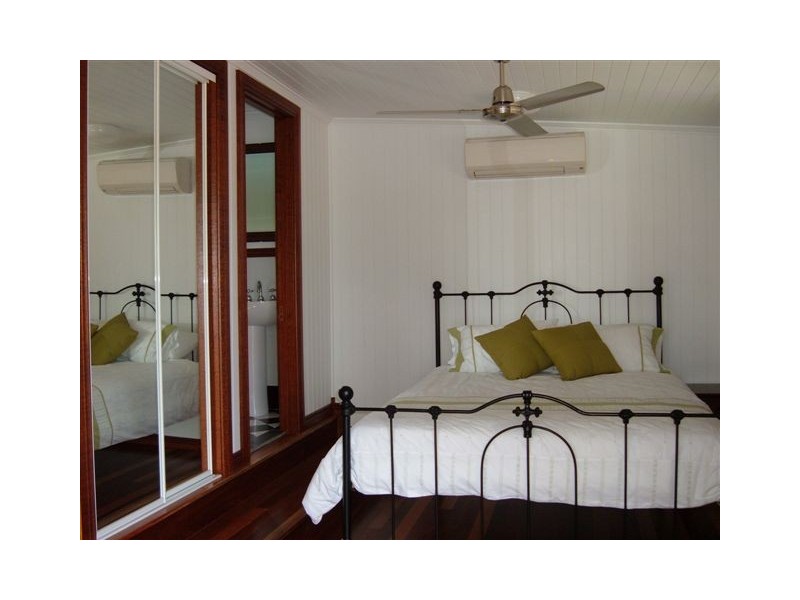 14 Yule St – Island Life House from $300 p/n, Magnetic Island QLD 4819
