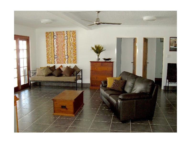 14 Yule St – Island Life House from $300 p/n, Magnetic Island QLD 4819