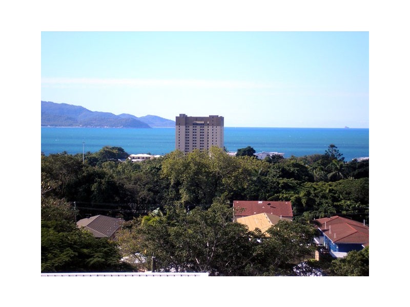 8/326 Stanley Street, North Ward QLD 4810