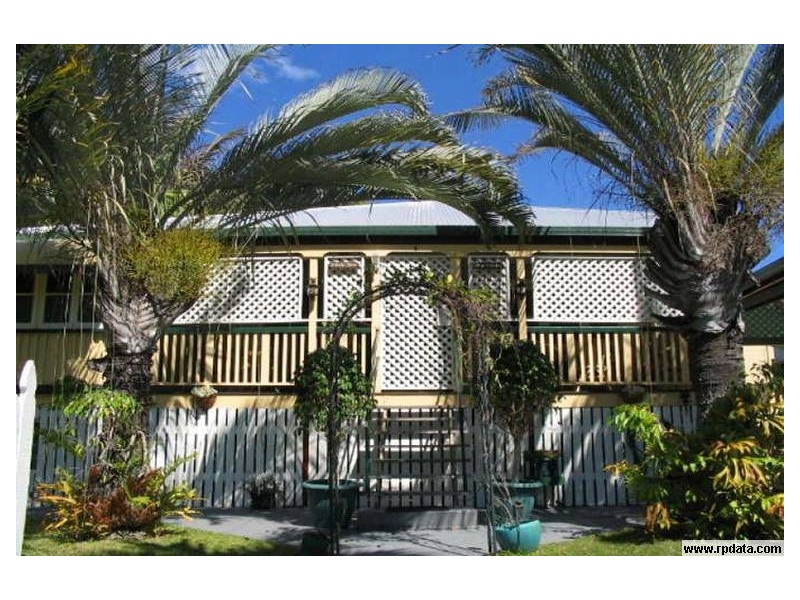 8 Surrey Street, Hyde Park QLD 4812