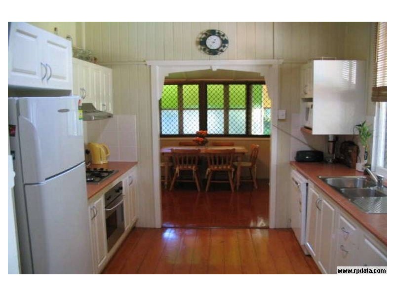 8 Surrey Street, Hyde Park QLD 4812