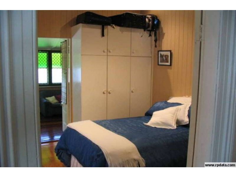 8 Surrey Street, Hyde Park QLD 4812