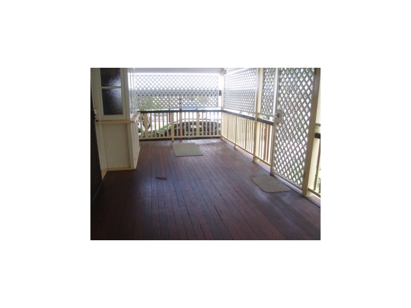 8 Surrey Street, Hyde Park QLD 4812