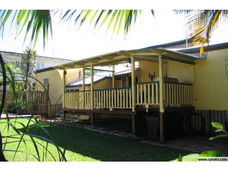 8 Surrey Street, Hyde Park QLD 4812