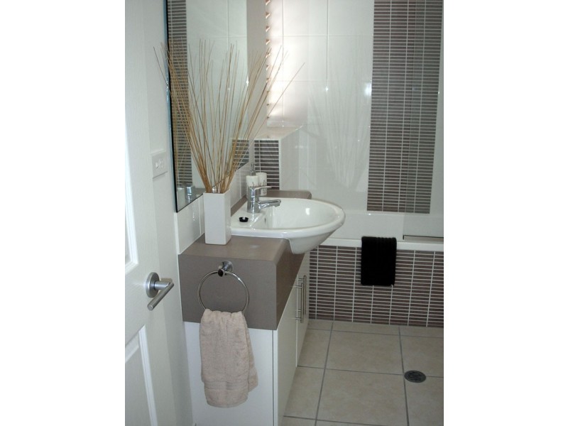 9/42 Warburton Street, North Ward QLD 4810