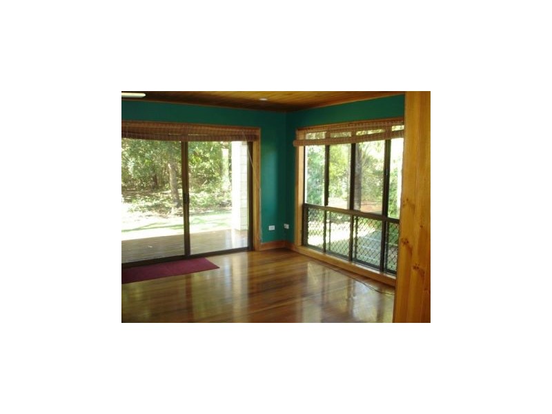 12  Rumbala Court, Bushland Beach QLD 4818