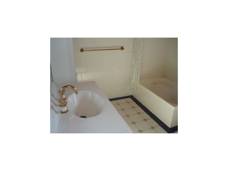 12  Rumbala Court, Bushland Beach QLD 4818