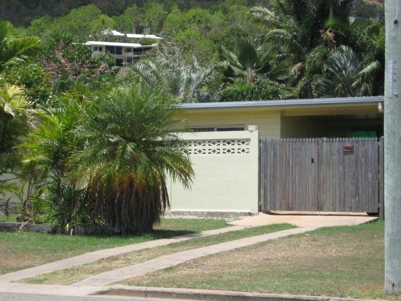 37 Banfield Drive, Mount Louisa QLD 4814