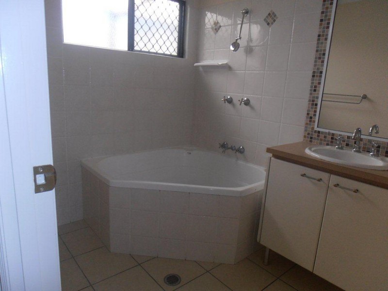 4  Ashburton Place, Douglas QLD 4354