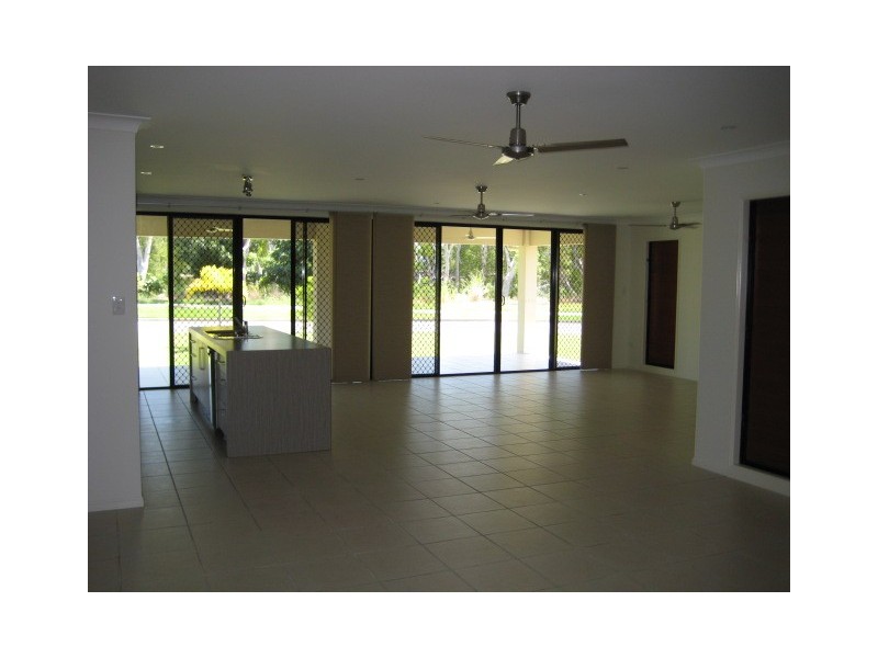 31  Sheerwater Parade, Douglas QLD 4354