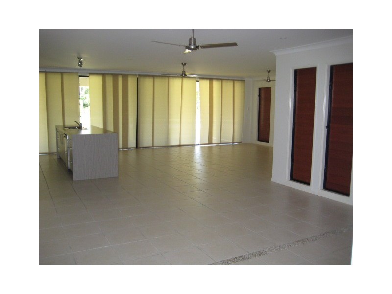 31  Sheerwater Parade, Douglas QLD 4354