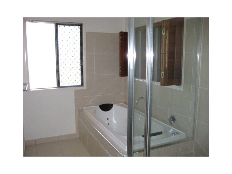 31  Sheerwater Parade, Douglas QLD 4354