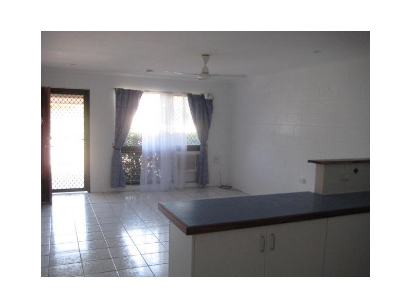 2/1 Halloran Street, Hermit Park QLD 4812