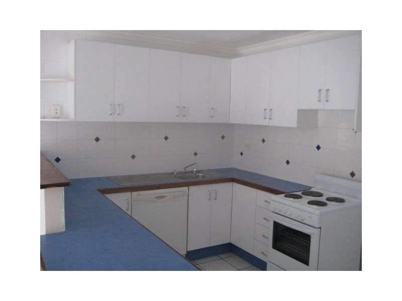 2/1 Halloran Street, Hermit Park QLD 4812