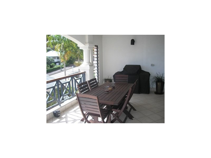 2/304 Stanley Street, North Ward QLD 4810