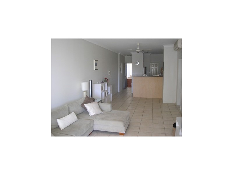 2/304 Stanley Street, North Ward QLD 4810