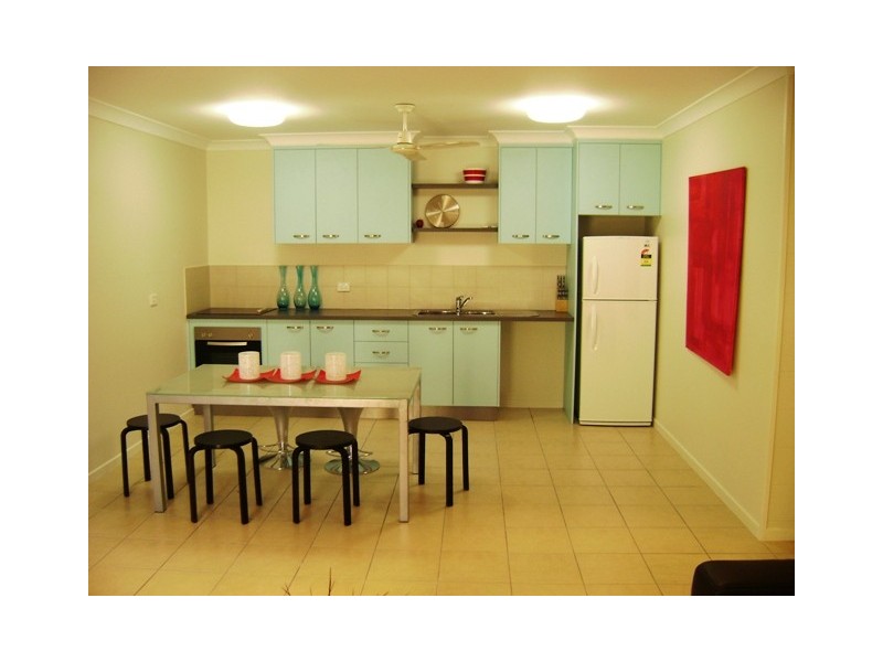 2/17 LEIGH Street, Townsville West QLD 4810