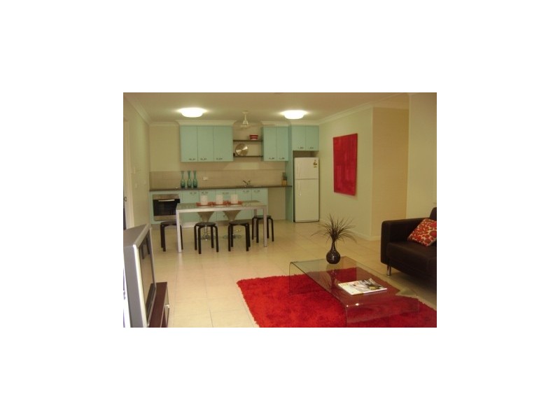 2/17 LEIGH Street, Townsville West QLD 4810