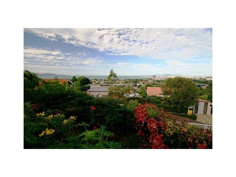 18 Yarrawonga Drive, Castle Hill QLD 4810