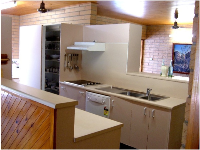 16  Pacific Dve Horseshoe Bayfrom $300 – $350pn, Magnetic Island QLD 4819