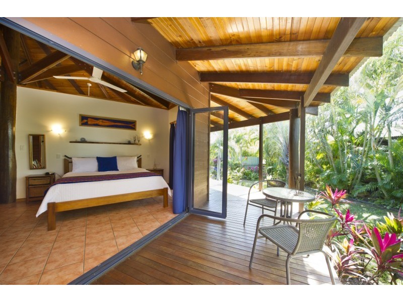 15 Corica Cres Horseshoe Bay, from $120 p/n, Magnetic Island QLD 4819