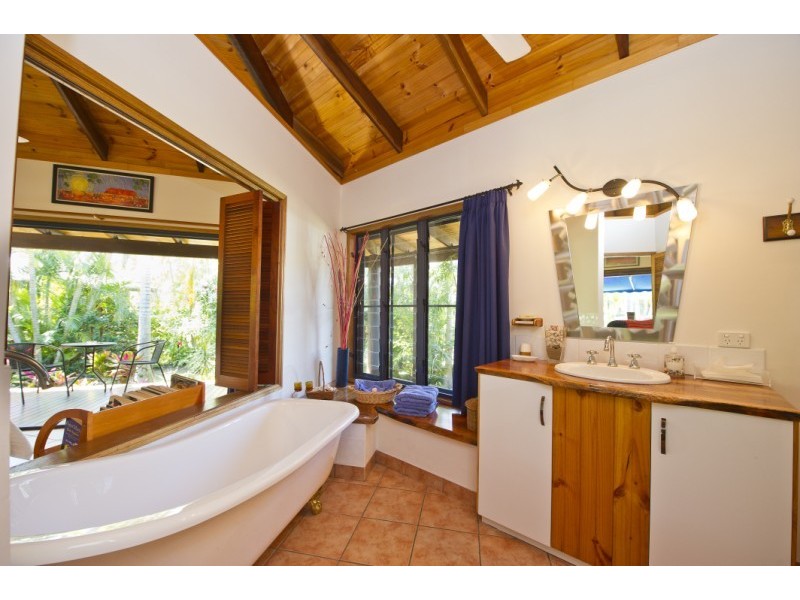 15 Corica Cres Horseshoe Bay, from $120 p/n, Magnetic Island QLD 4819