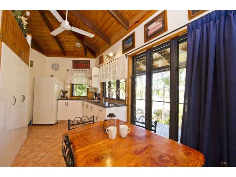 15 Corica Cres Horseshoe Bay, from $120 p/n, Magnetic Island QLD 4819