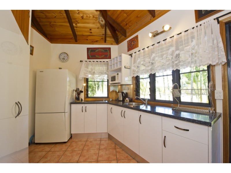 15 Corica Cres Horseshoe Bay, from $120 p/n, Magnetic Island QLD 4819