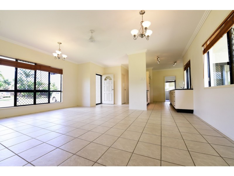 15 Heather Avenue, Rasmussen QLD 4815