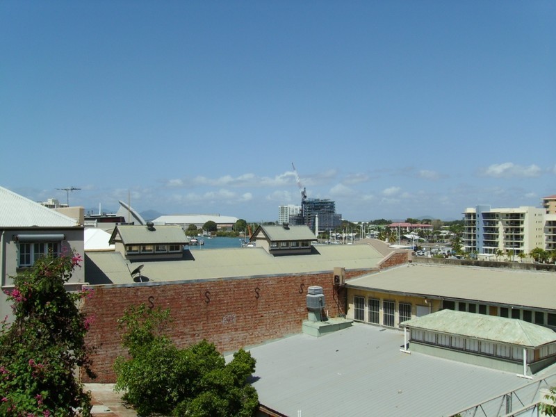 2/22 Melton Terrace, Townsville City QLD 4810