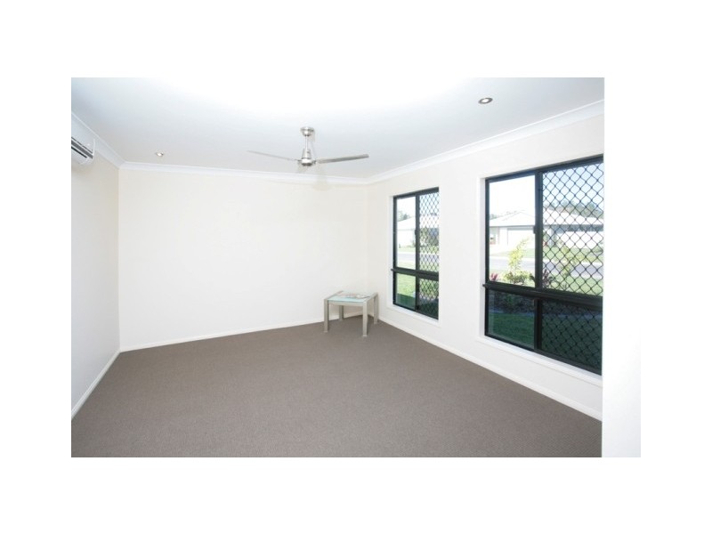 4 Fitzallan Street, Bushland Beach QLD 4818