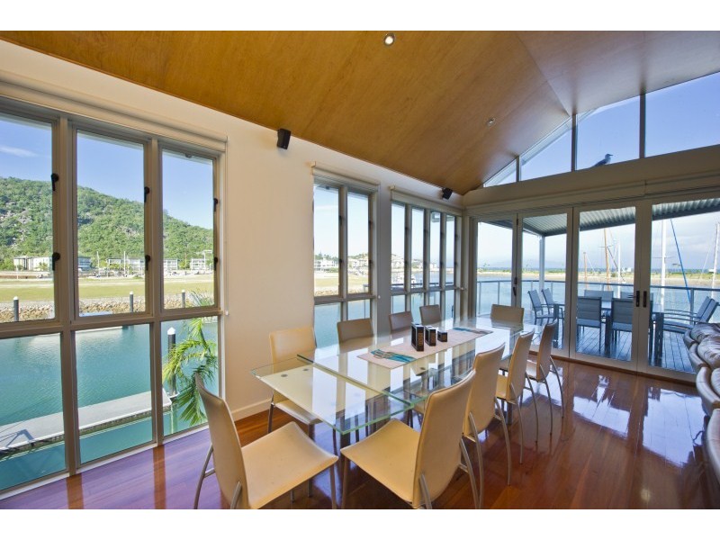 2/6 Terrace Place, right on the waters edge!, Magnetic Island QLD 4819