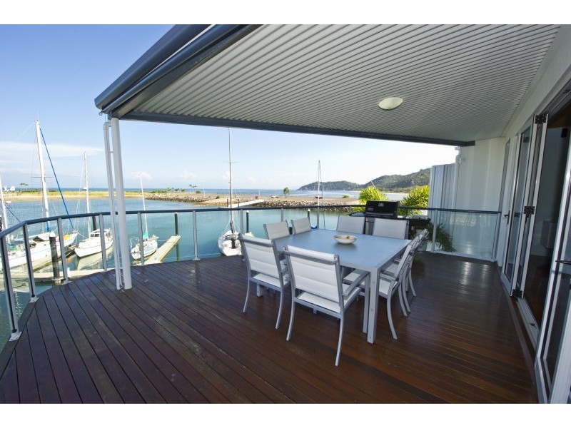 2/6 Terrace Place, right on the waters edge!, Magnetic Island QLD 4819