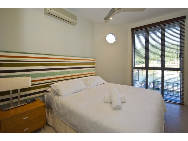 2/6 Terrace Place, right on the waters edge!, Magnetic Island QLD 4819