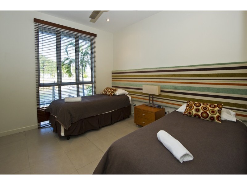 2/6 Terrace Place, right on the waters edge!, Magnetic Island QLD 4819