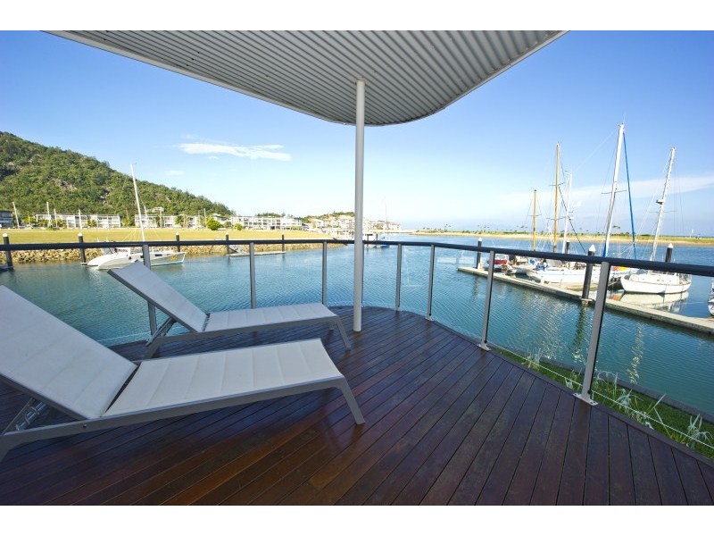2/6 Terrace Place, right on the waters edge!, Magnetic Island QLD 4819