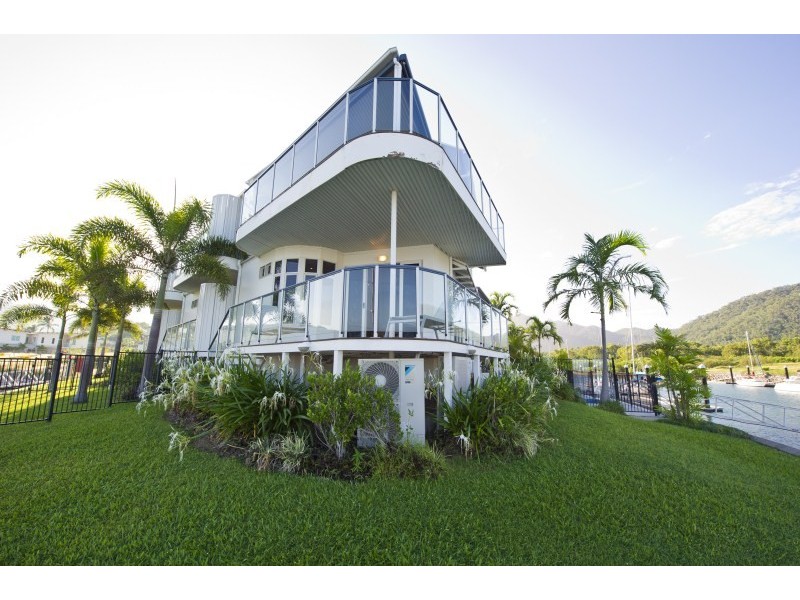 2/6 Terrace Place, right on the waters edge!, Magnetic Island QLD 4819