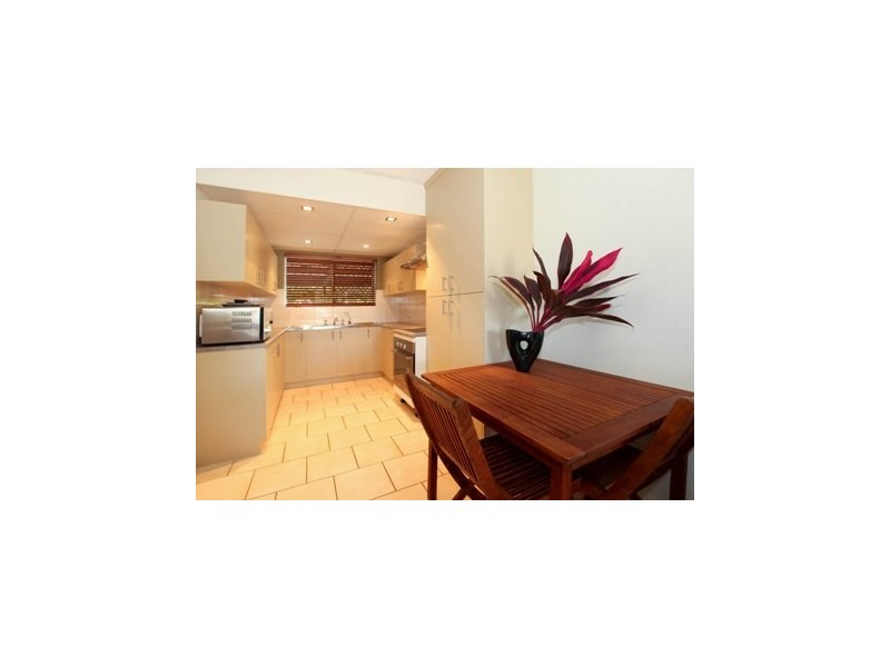 1/2 Isley Street, North Ward QLD 4810