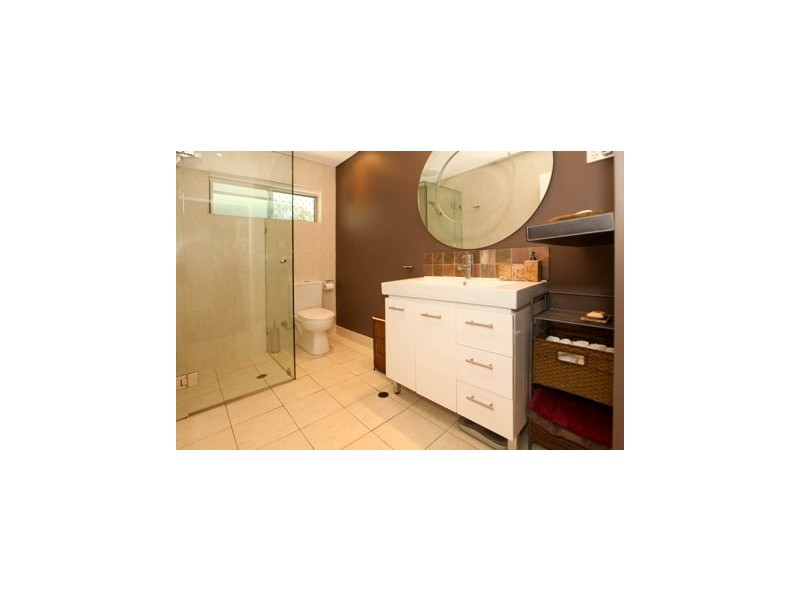 1/2 Isley Street, North Ward QLD 4810