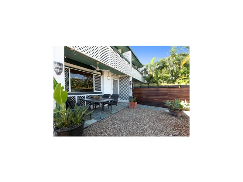 1/2 Isley Street, North Ward QLD 4810