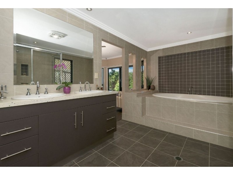 16 Kiandra Place, Mount Louisa QLD 4814