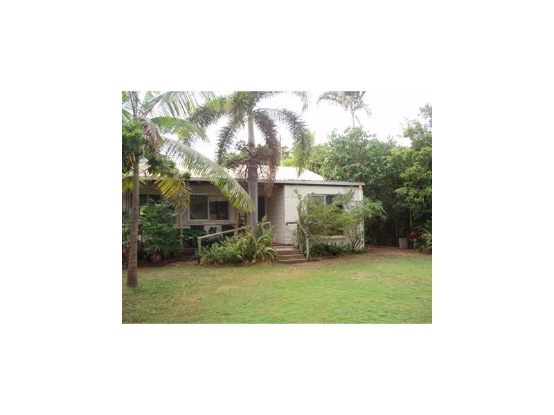 27 Cay Street, Saunders Beach QLD 4818