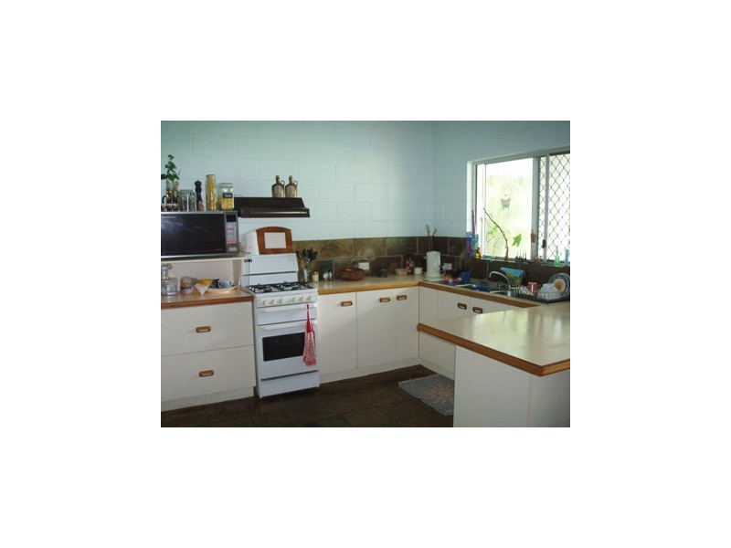 27 Cay Street, Saunders Beach QLD 4818