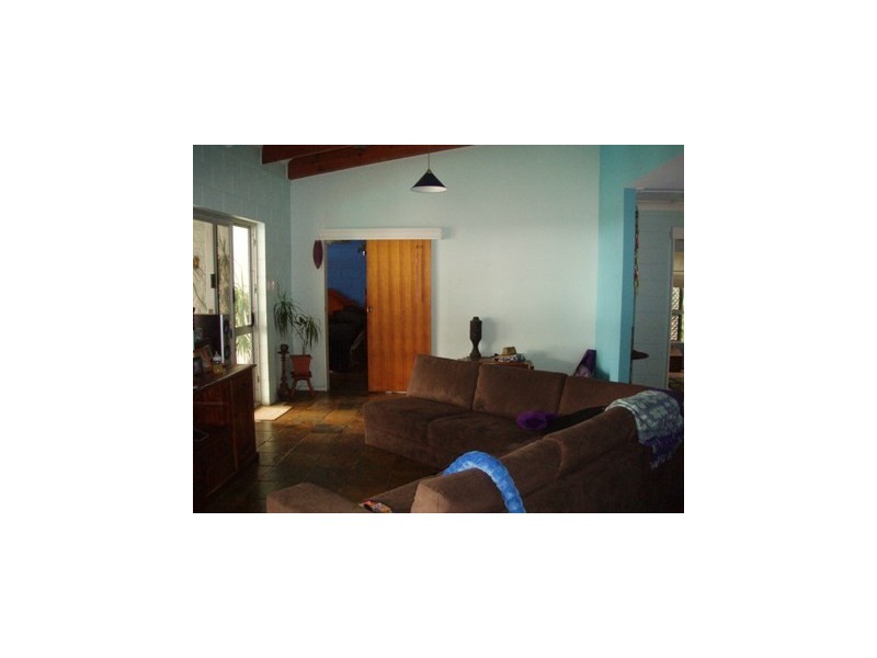 27 Cay Street, Saunders Beach QLD 4818