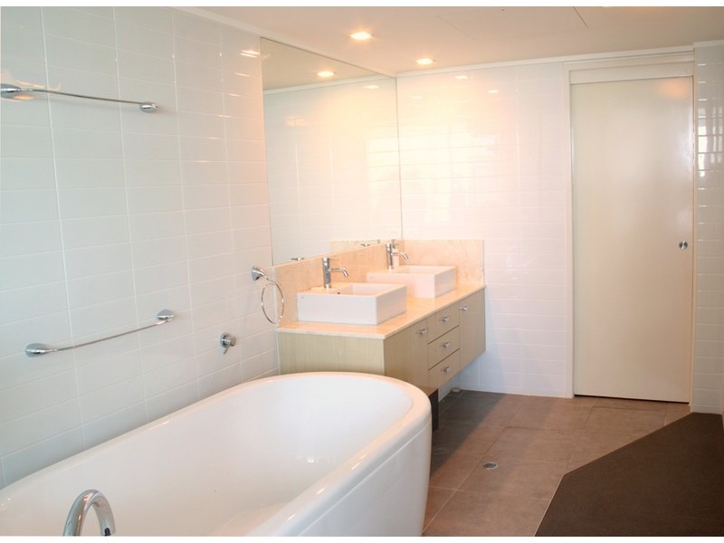 109/72-74 The Strand, North Ward QLD 4810